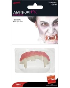 Gebiss mit scharfen Zähnen